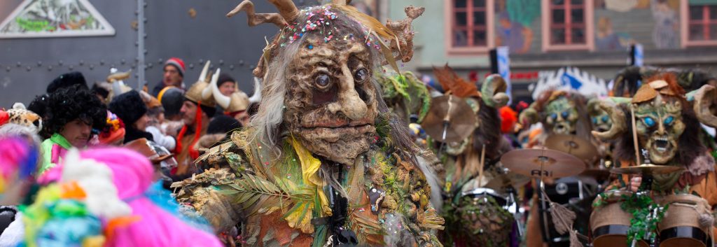 This image has an empty alt attribute; its file name is EasyMind_AssetsWeb_easymind_health__mindset_mindfulness-switzerland-carnival_luzern-1024x353.jpg